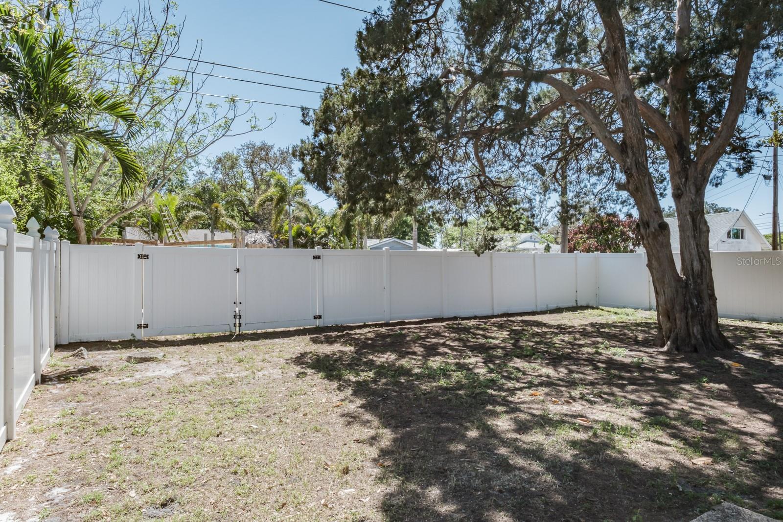 Listing photo id 31 for 4228 37th Avenue N