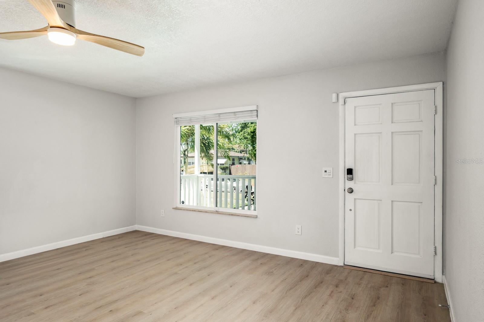 Listing photo id 2 for 4228 37th Avenue N