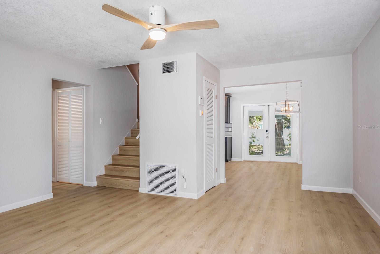 Listing photo id 4 for 4228 37th Avenue N