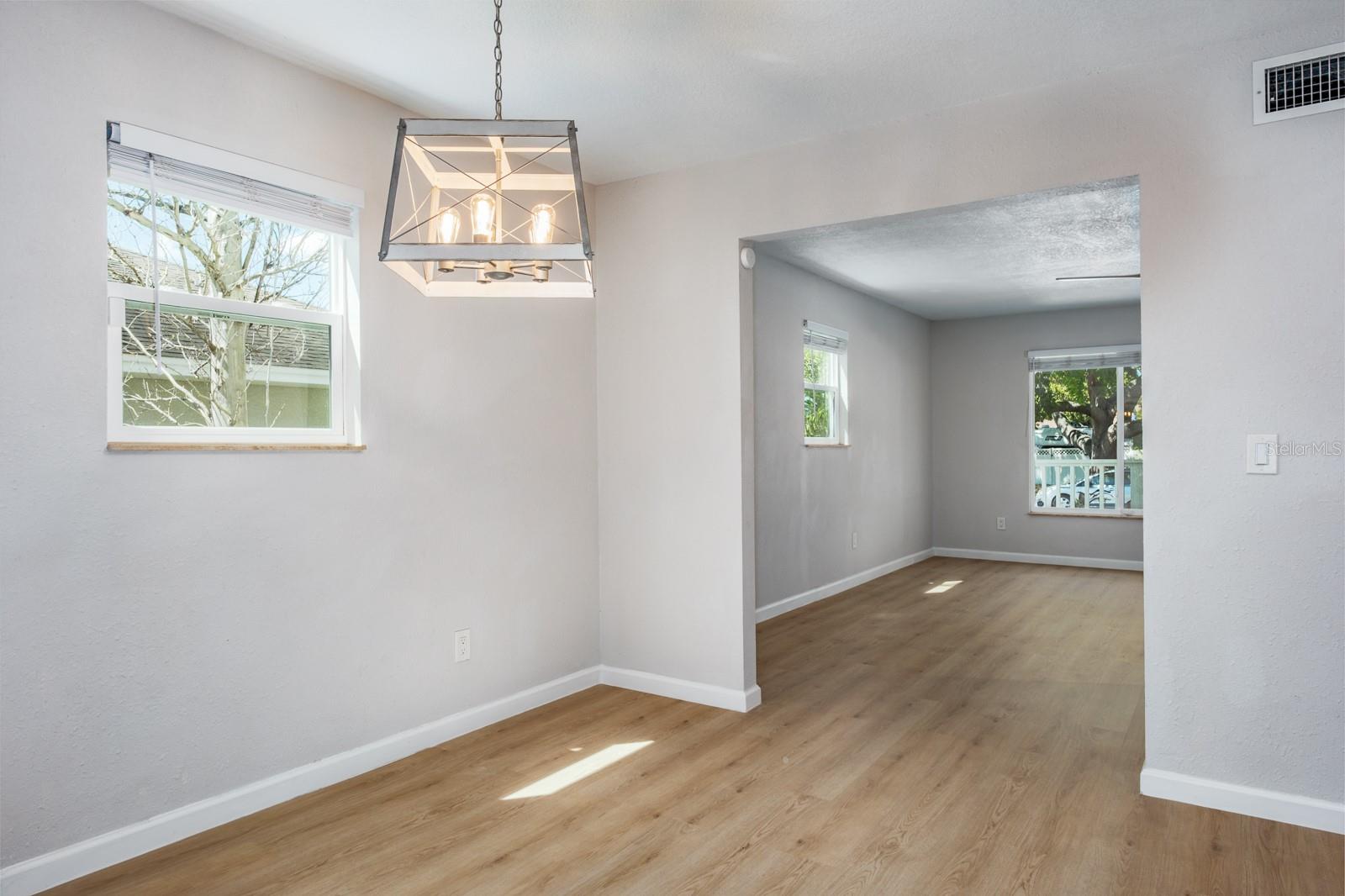 Listing photo id 6 for 4228 37th Avenue N