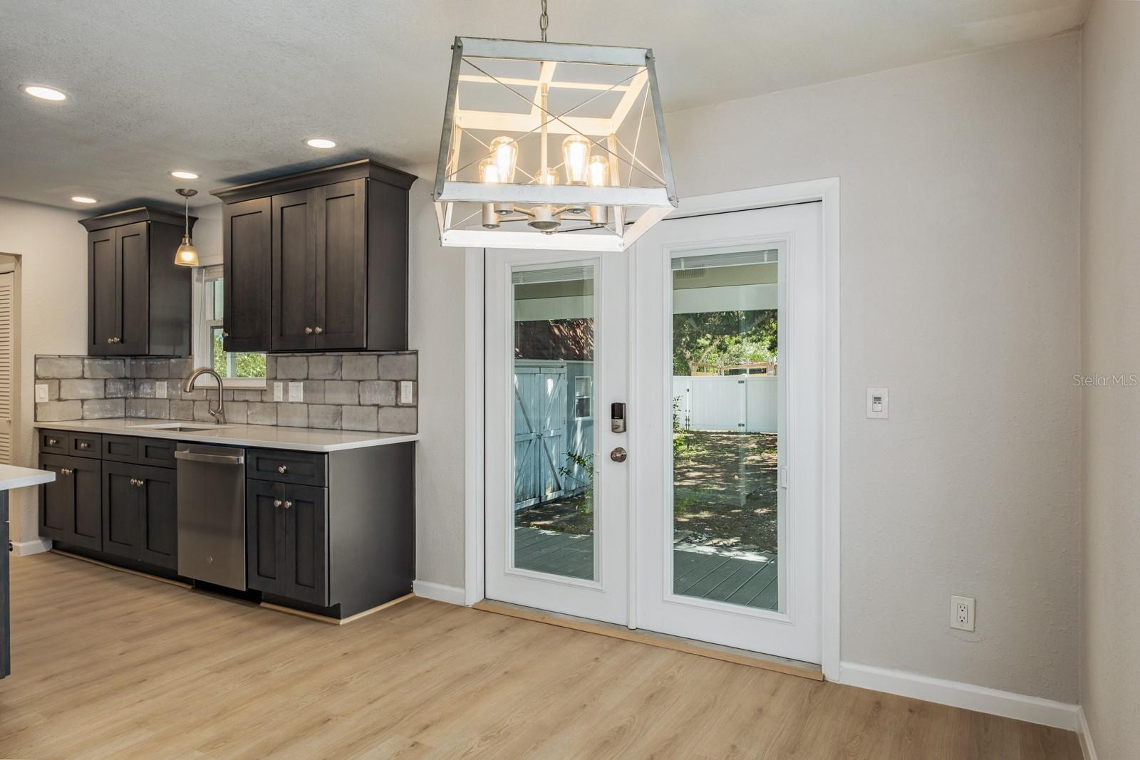 Listing photo id 7 for 4228 37th Avenue N