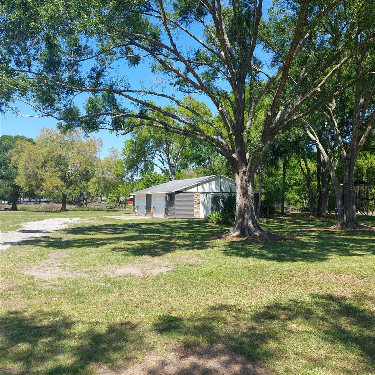 Listing photo id 11 for 16810 Whirley Road