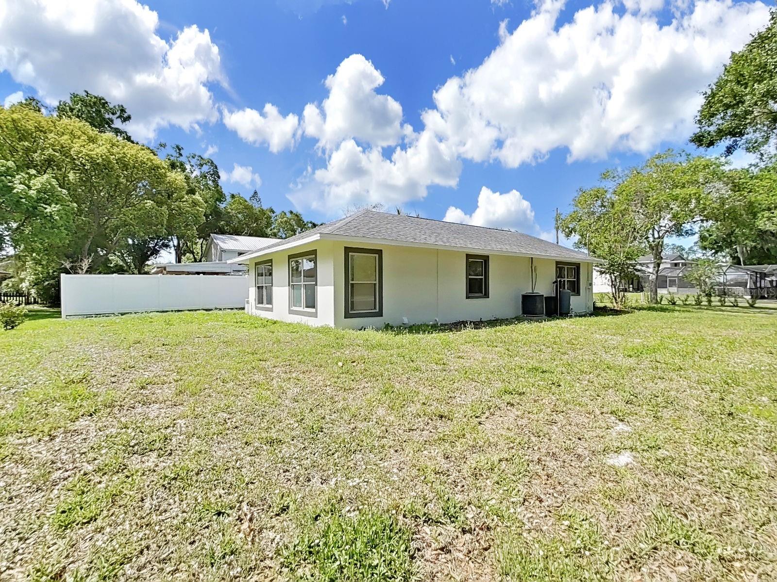 Listing photo id 2 for 16810 Whirley Road
