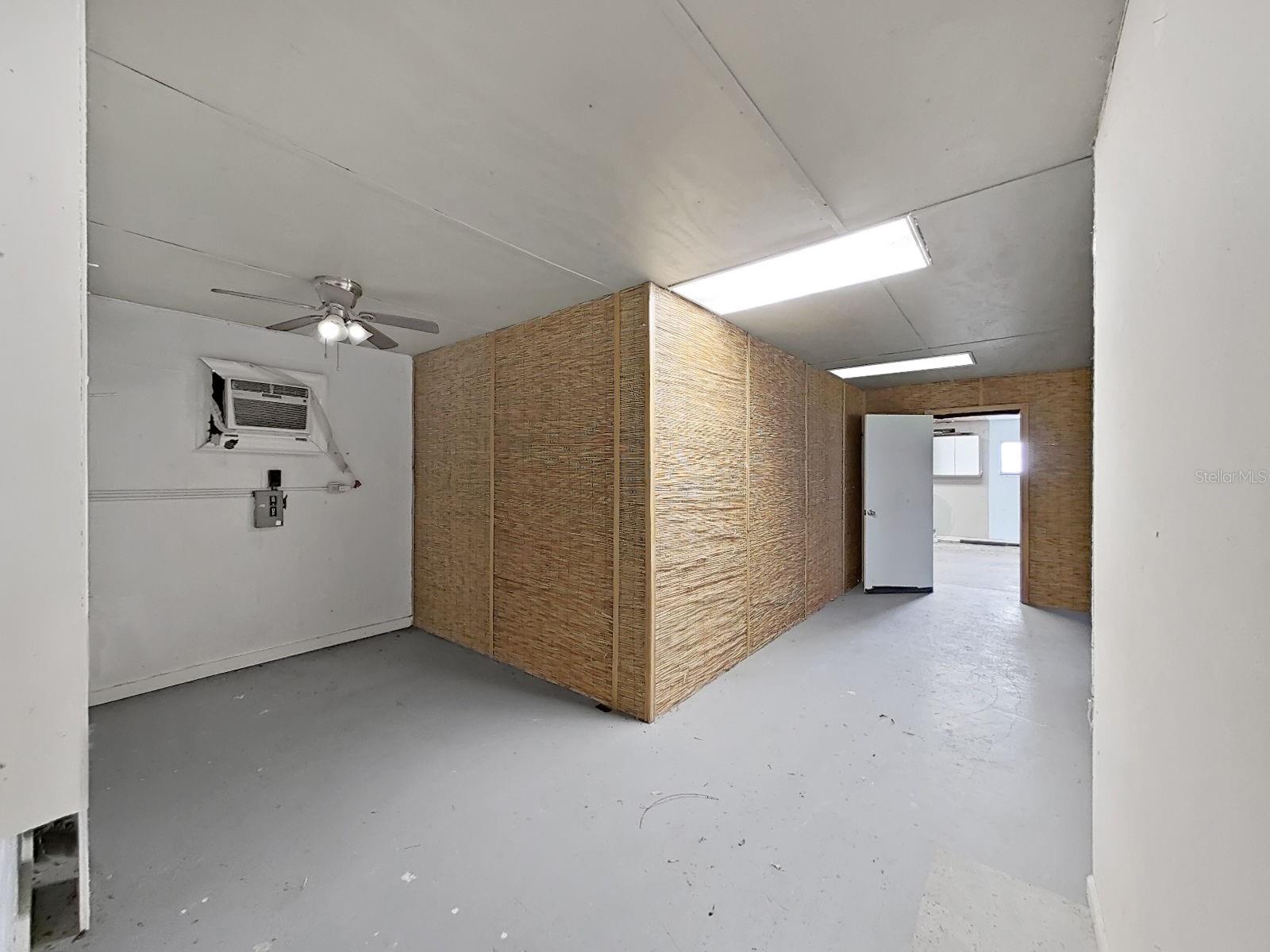 Listing photo id 41 for 16810 Whirley Road