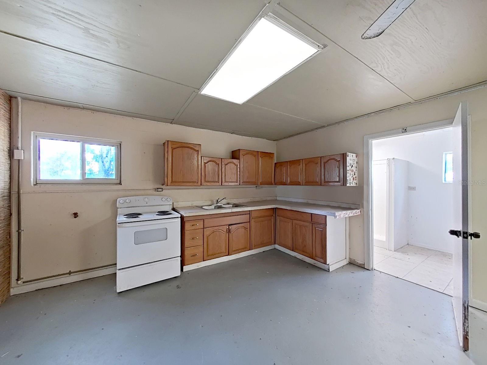 Listing photo id 42 for 16810 Whirley Road