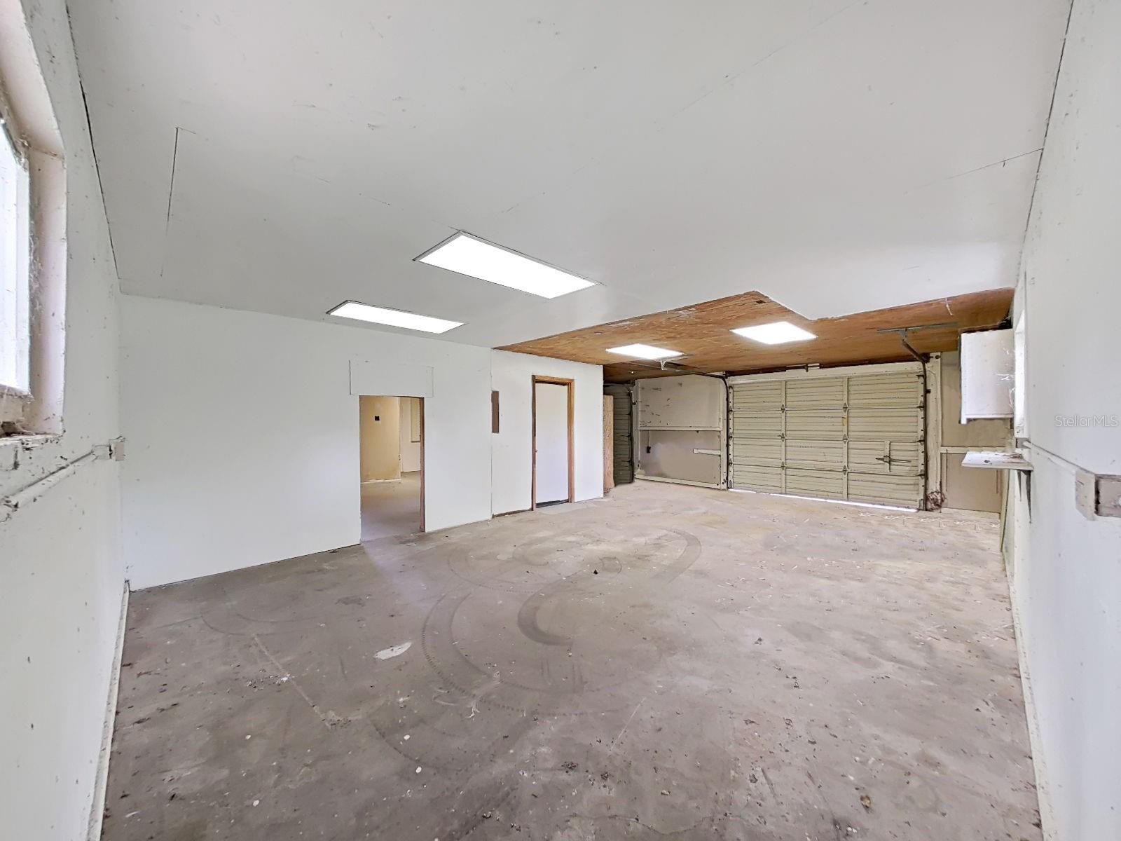 Listing photo id 43 for 16810 Whirley Road