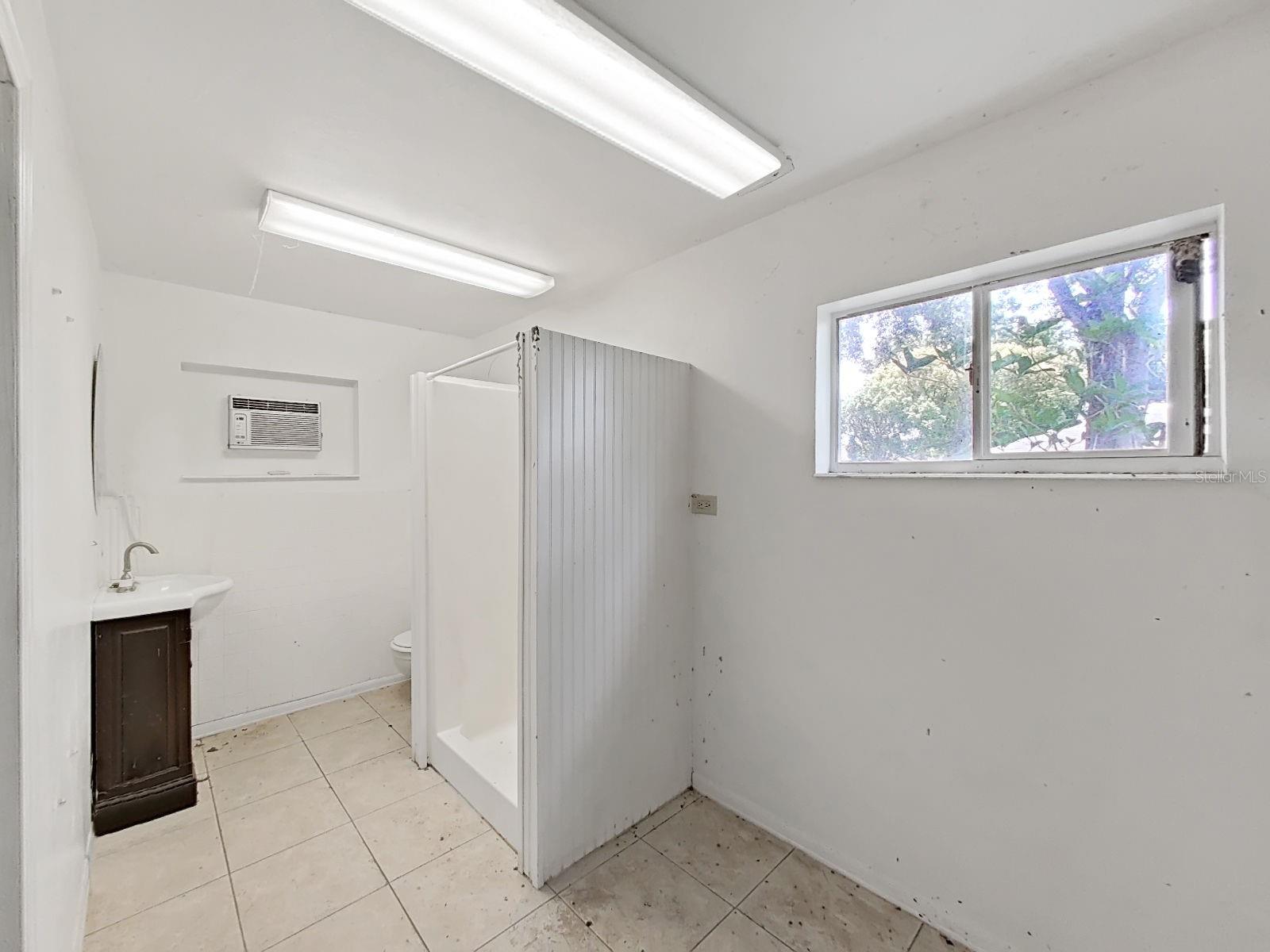 Listing photo id 45 for 16810 Whirley Road