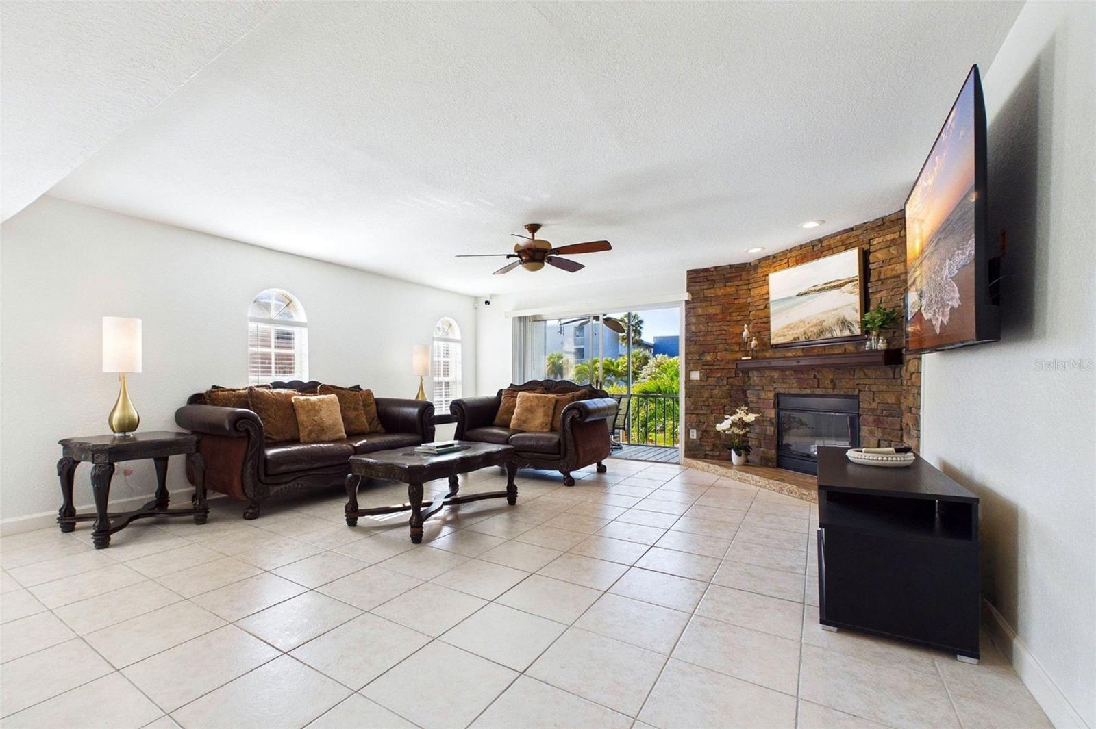 Image 12 of 28 For 637 Pinellas Bayway S 301