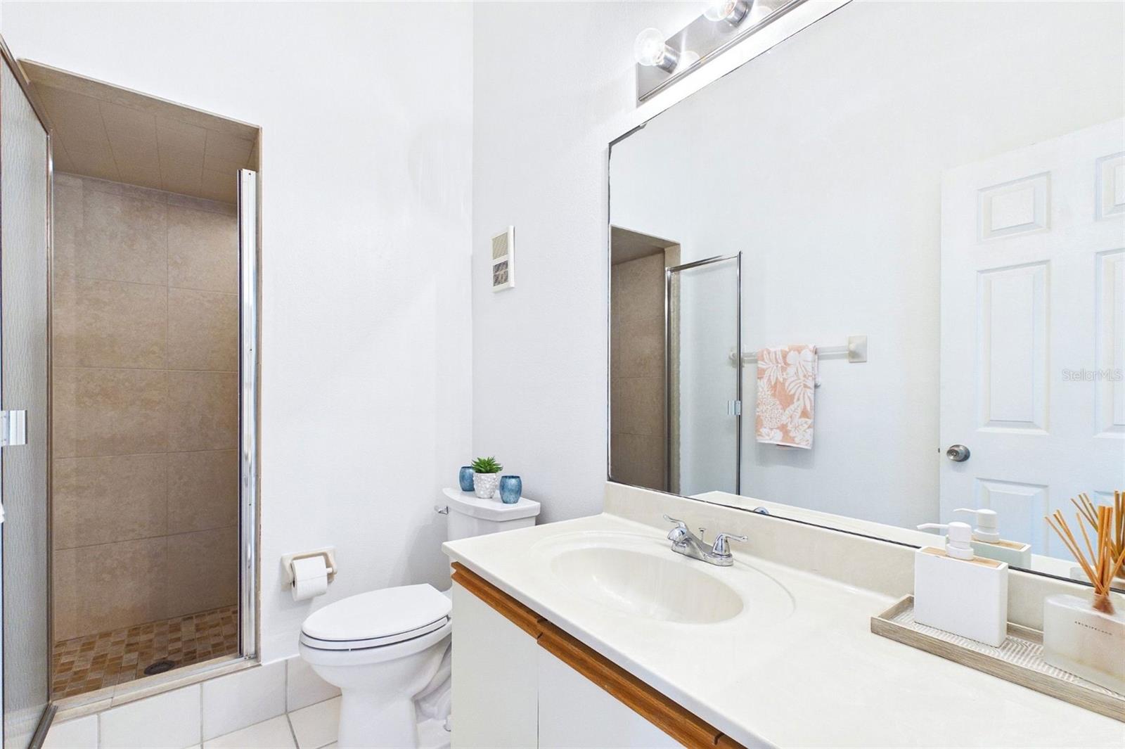 Image 21 of 28 For 637 Pinellas Bayway S 301