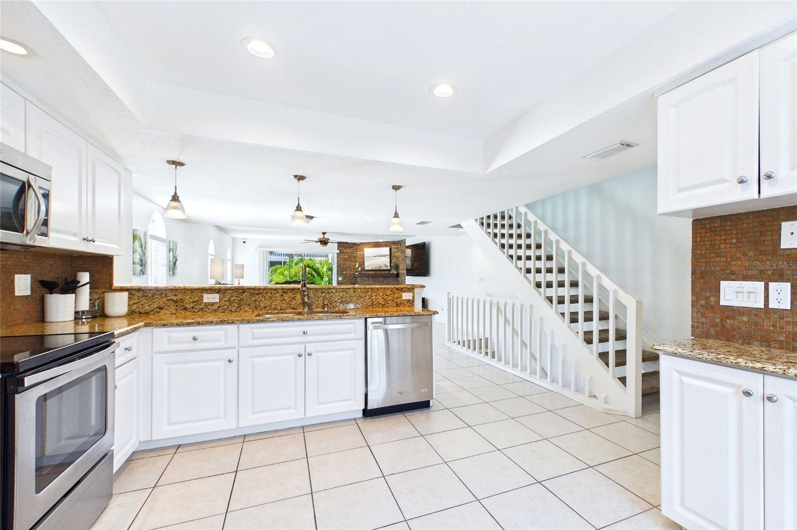 Image 5 of 28 For 637 Pinellas Bayway S 301