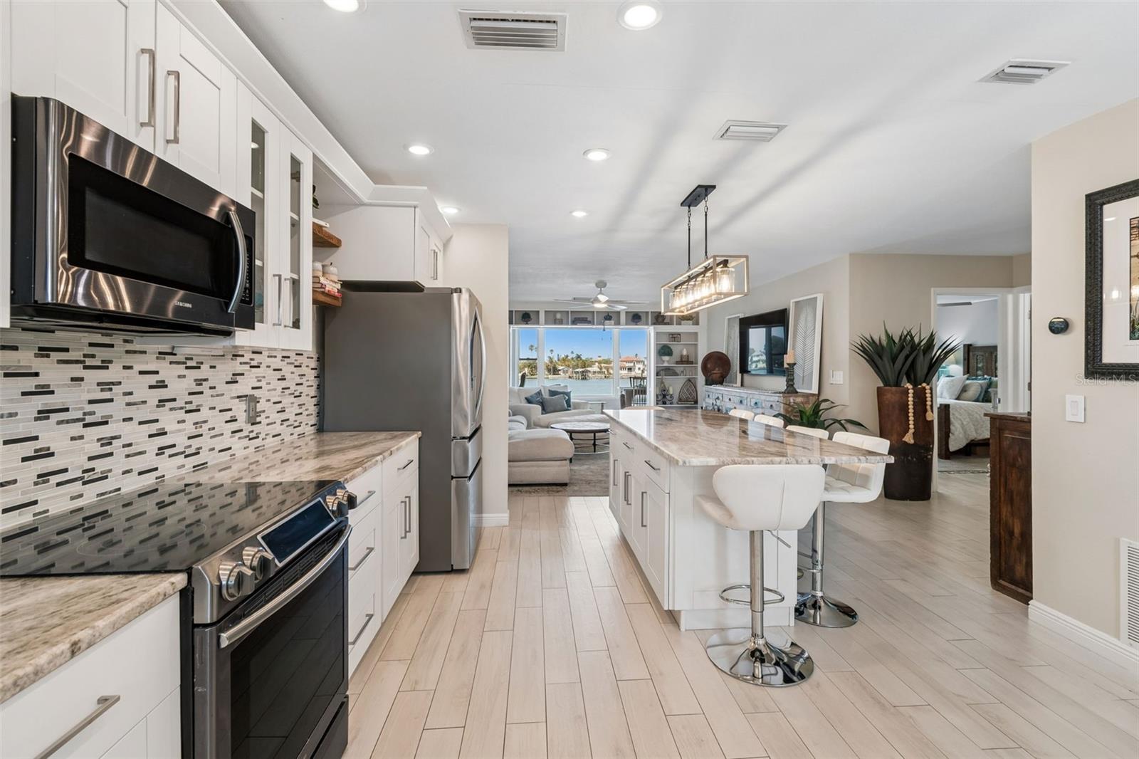 Image 12 of 56 For 770 Island Way N204