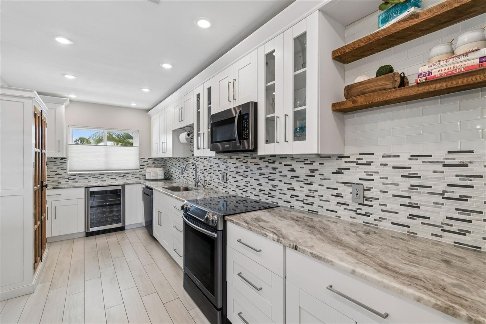 Image 13 of 56 For 770 Island Way N204