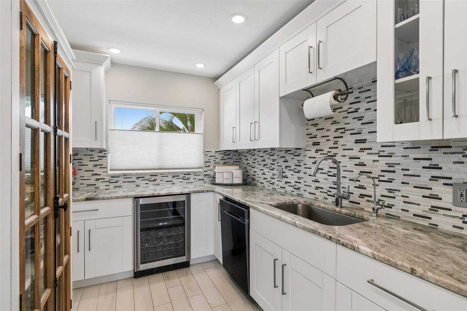 Image 15 of 56 For 770 Island Way N204