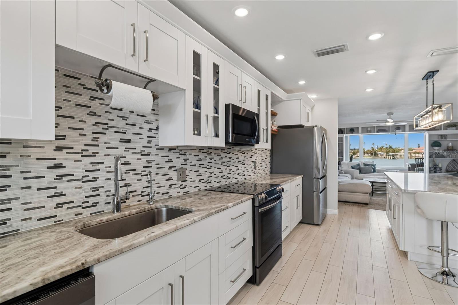 Image 16 of 56 For 770 Island Way N204