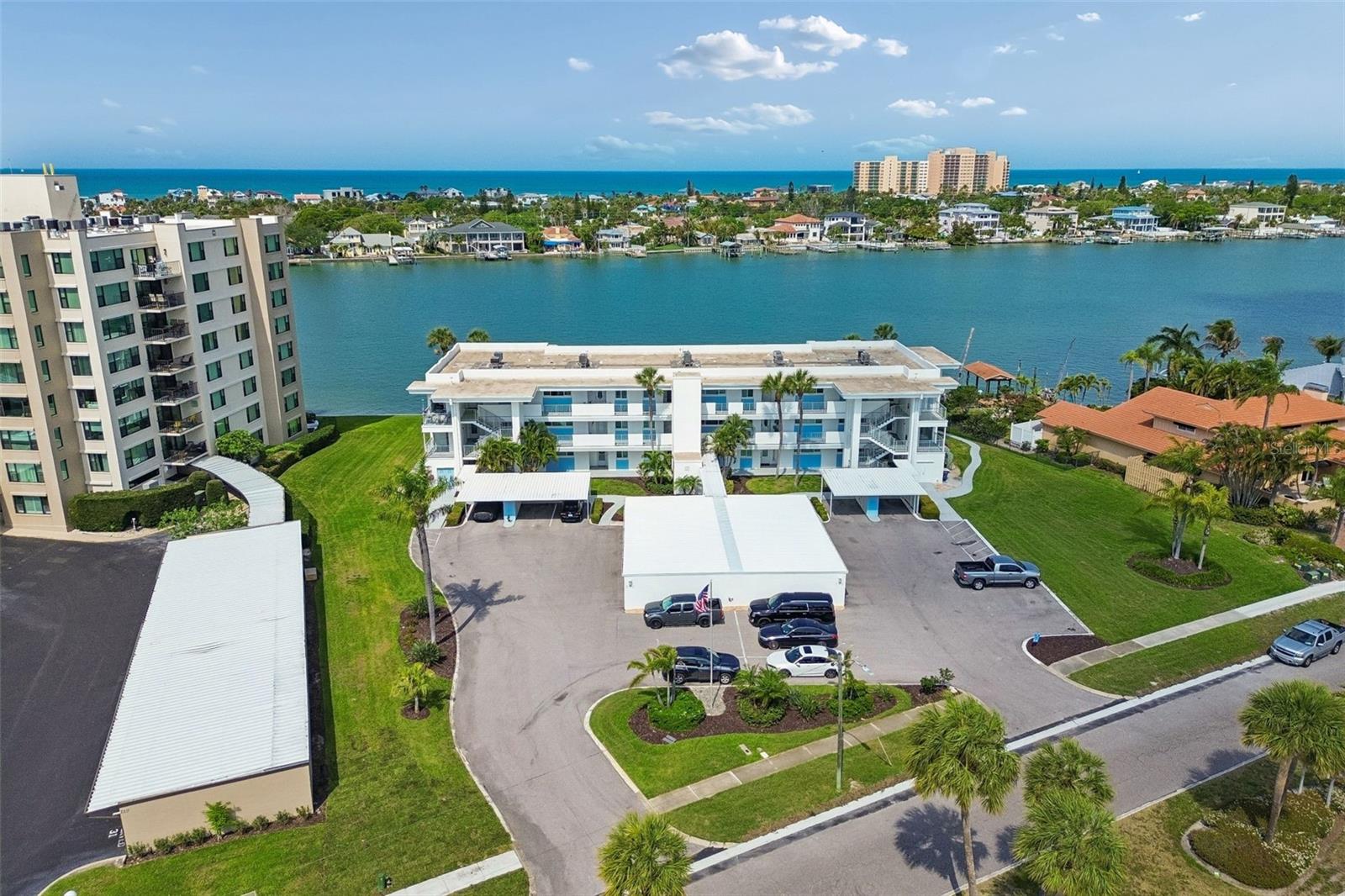 Image 2 of 56 For 770 Island Way N204