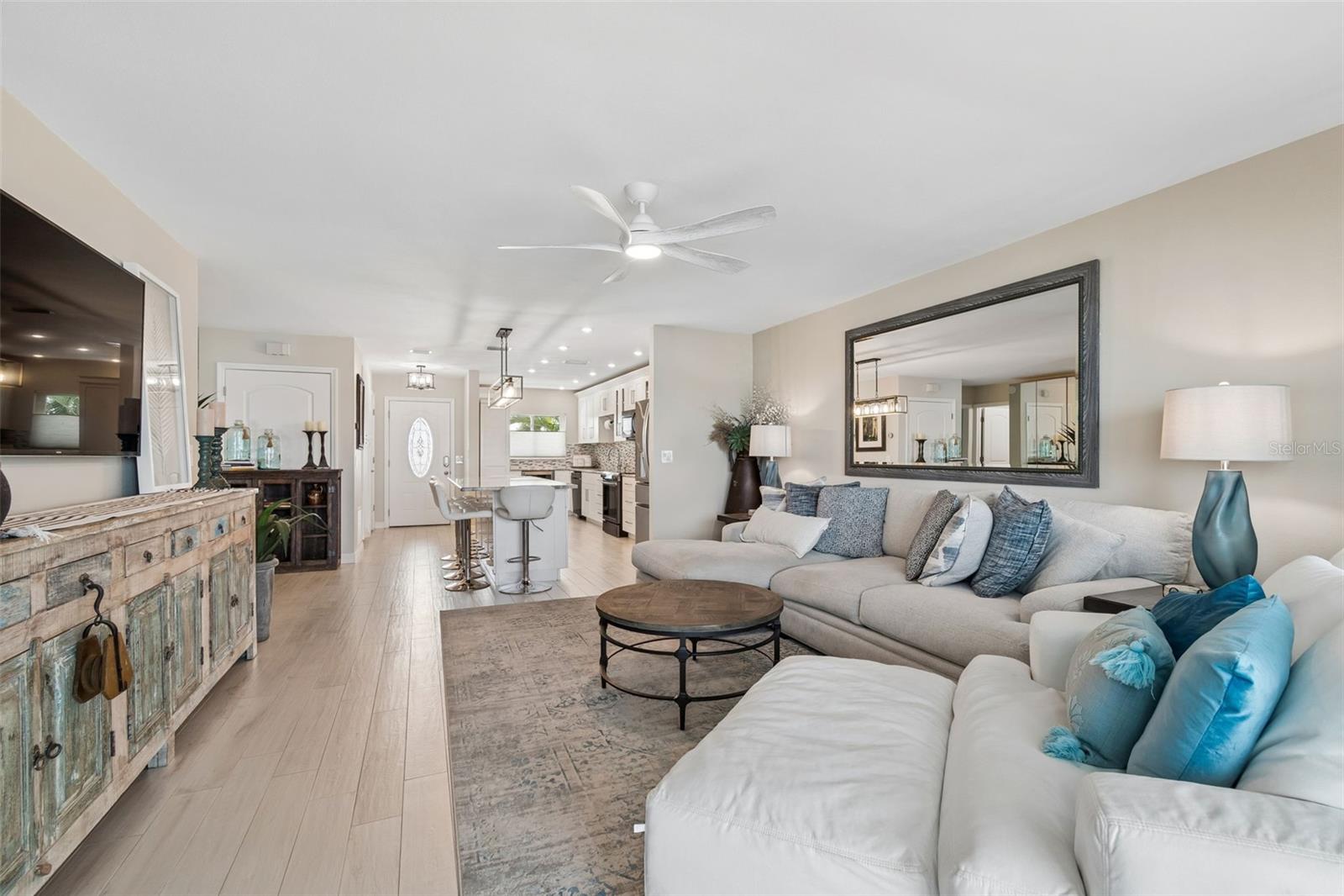 Image 20 of 56 For 770 Island Way N204