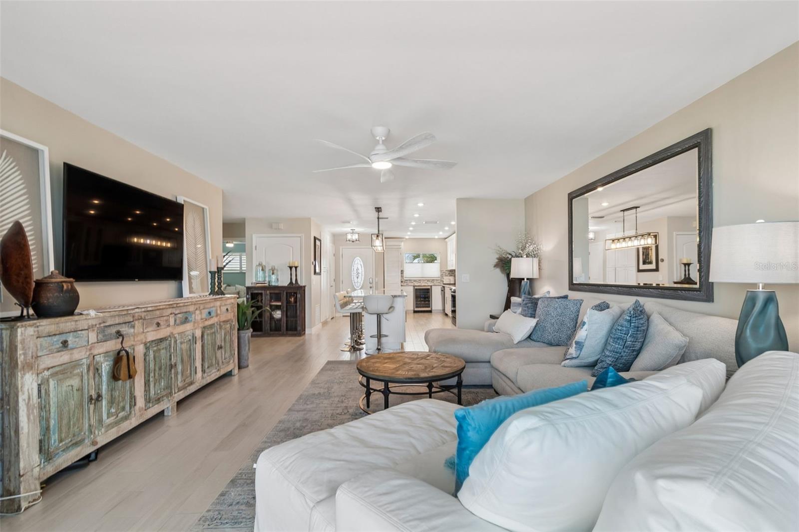 Image 21 of 56 For 770 Island Way N204