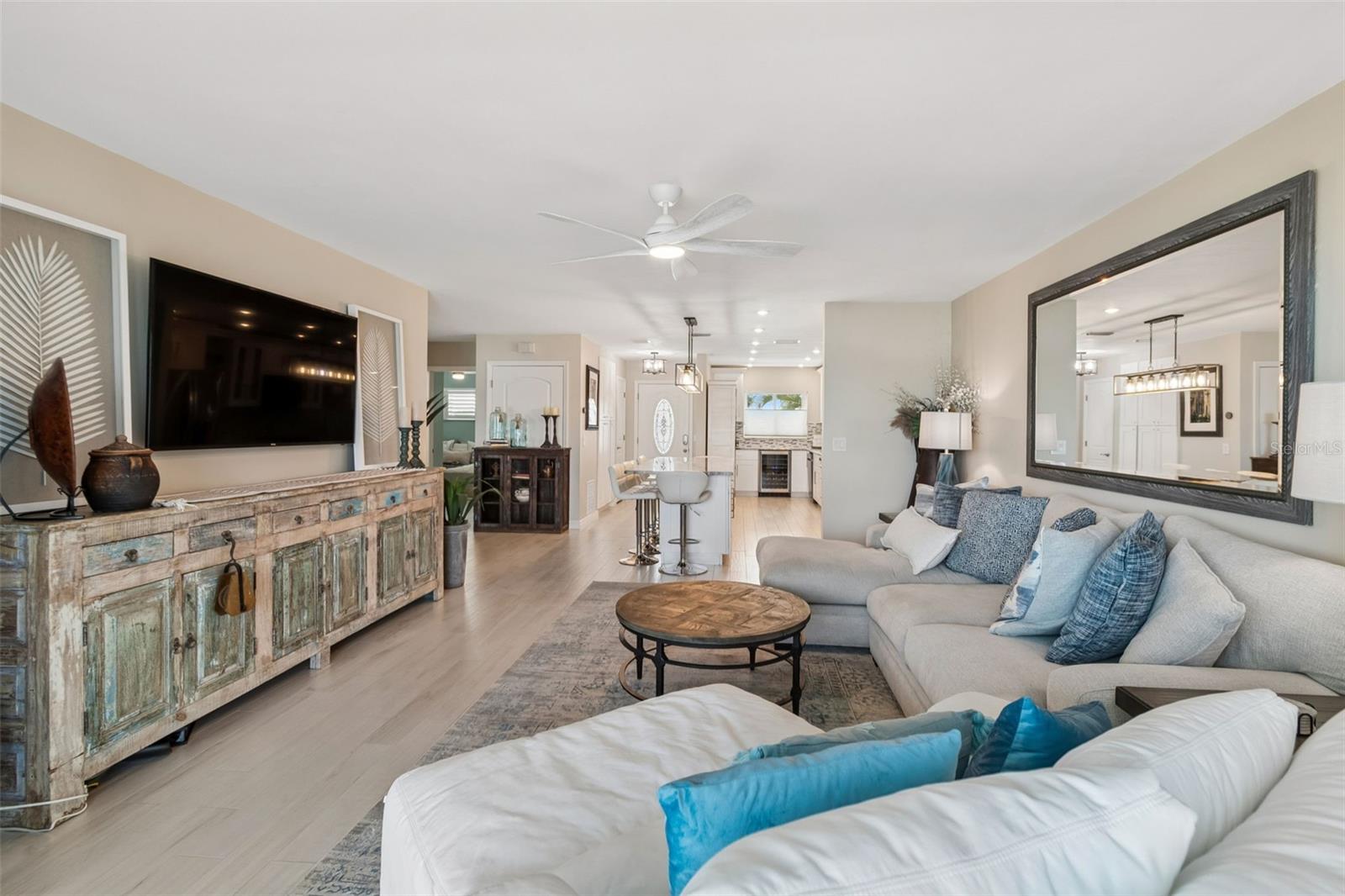 Image 22 of 56 For 770 Island Way N204