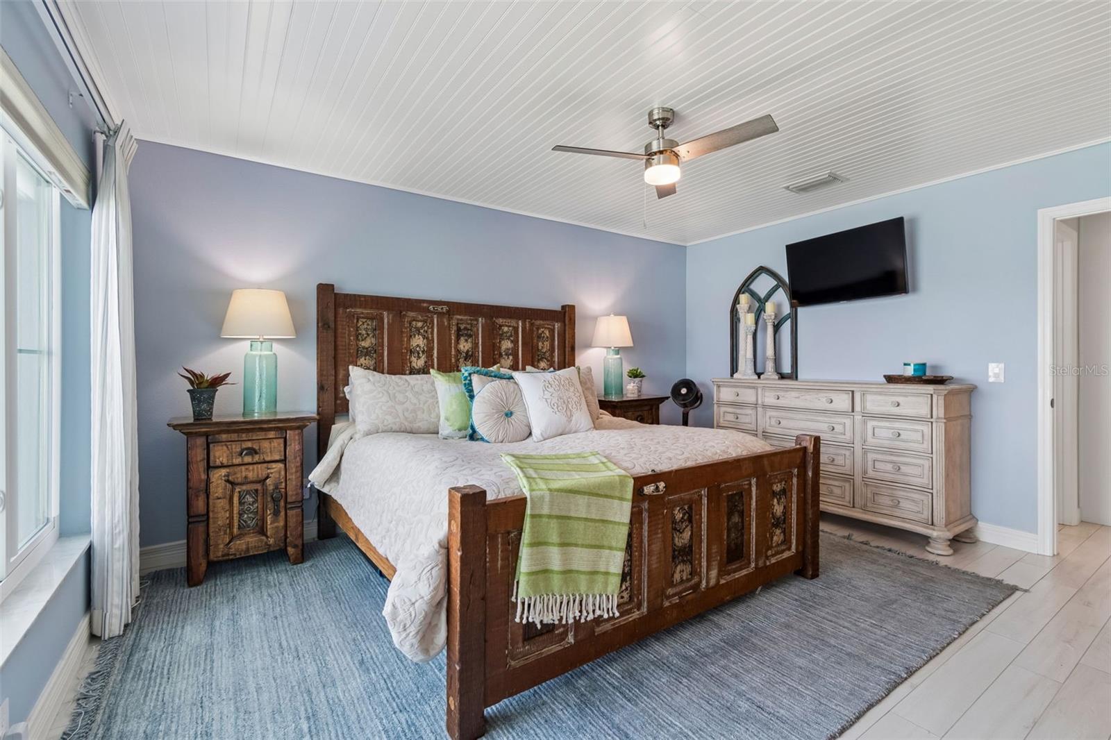 Image 29 of 56 For 770 Island Way N204