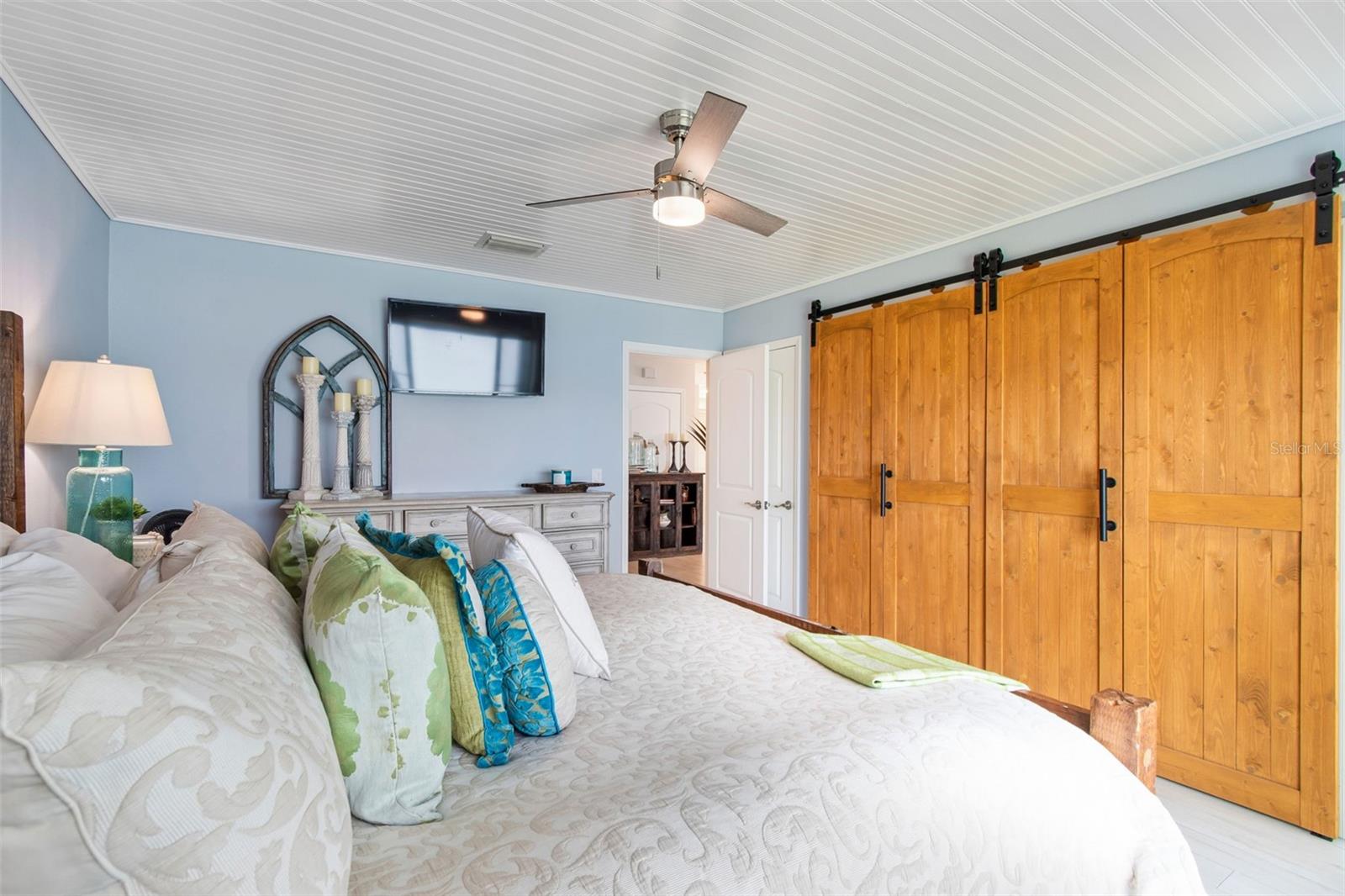 Image 32 of 56 For 770 Island Way N204