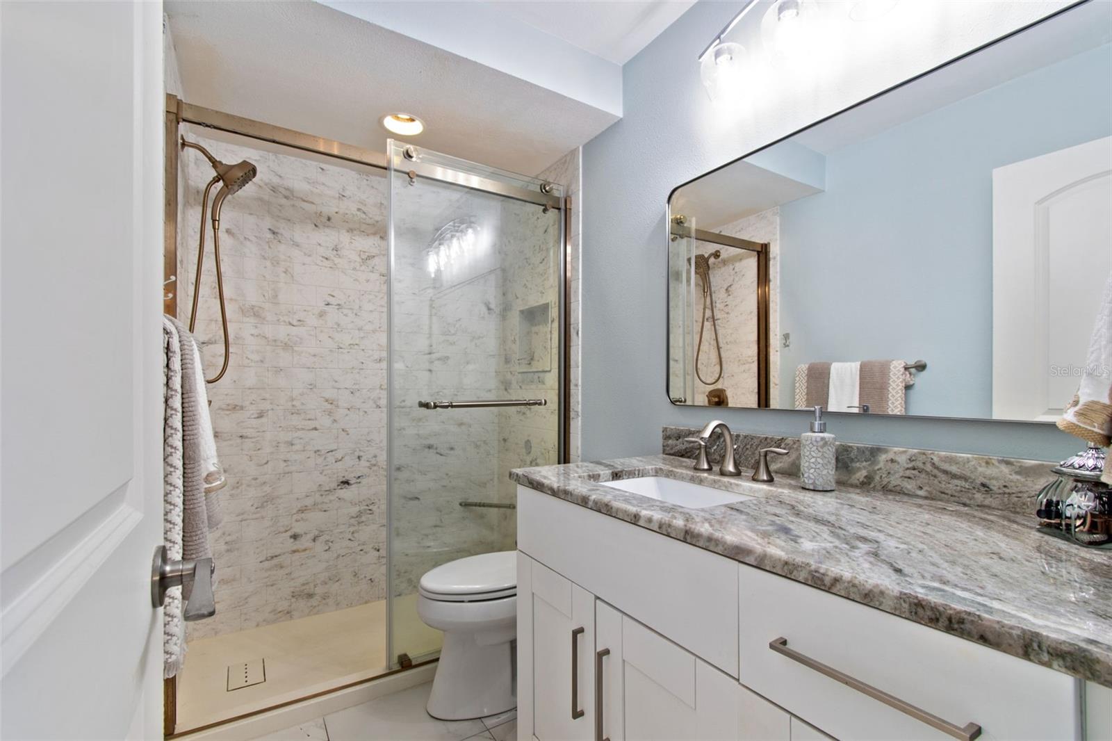 Image 35 of 56 For 770 Island Way N204