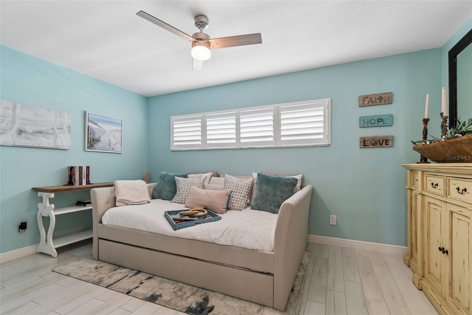 Image 38 of 56 For 770 Island Way N204