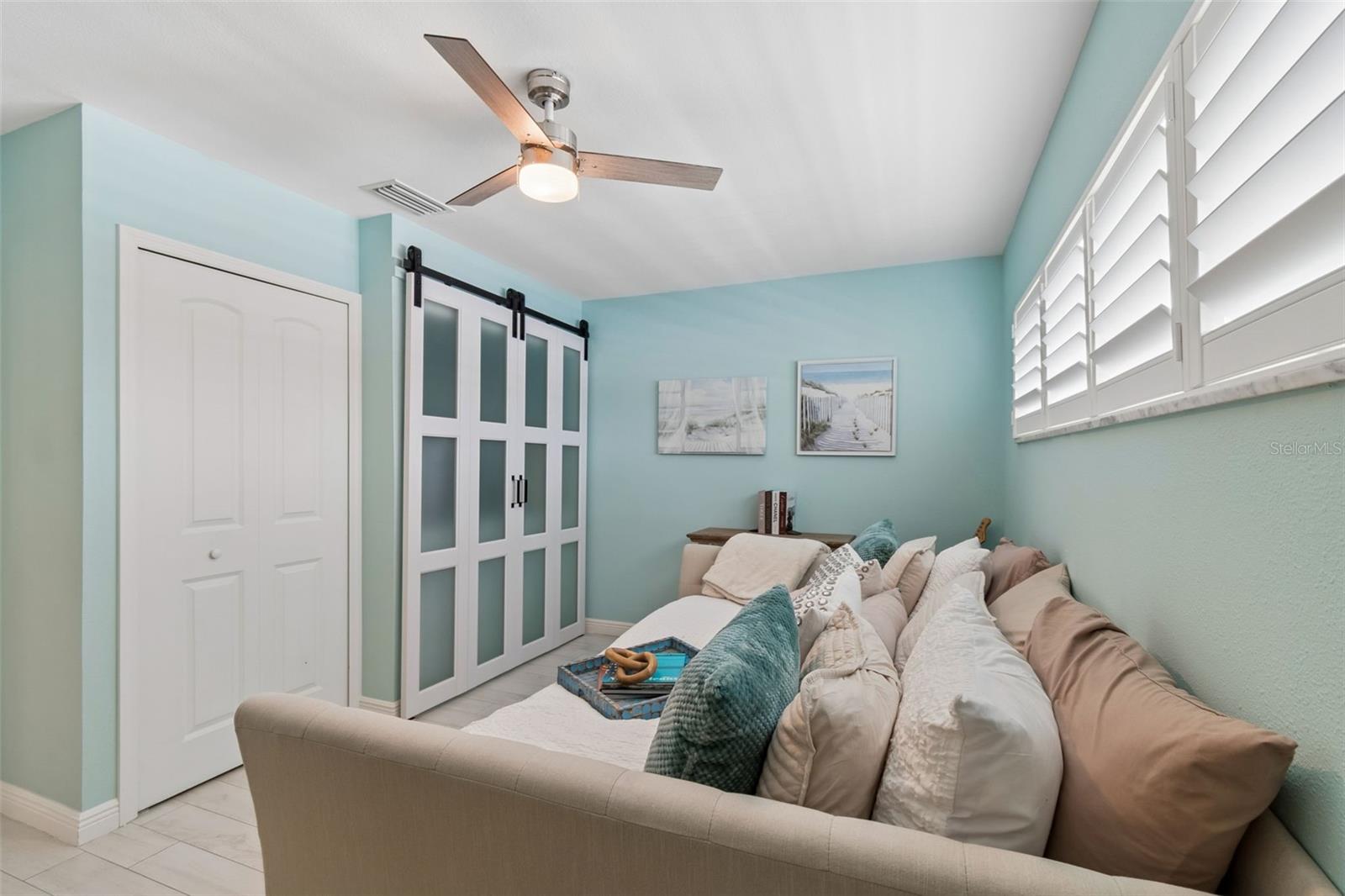 Image 40 of 56 For 770 Island Way N204