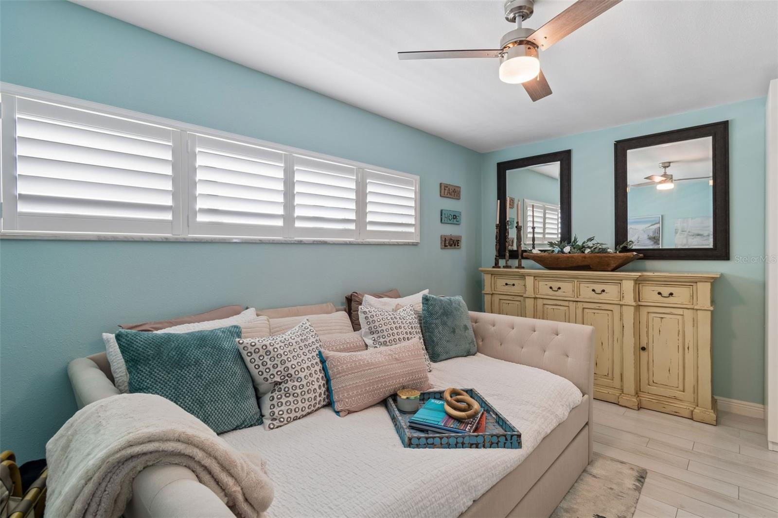 Image 41 of 56 For 770 Island Way N204