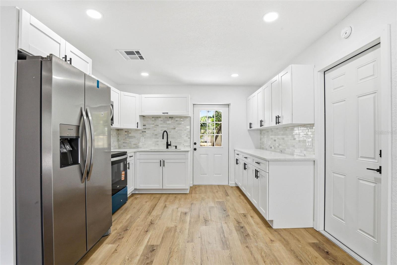 Image 18 of 53 For 6312 Lansdale Circle