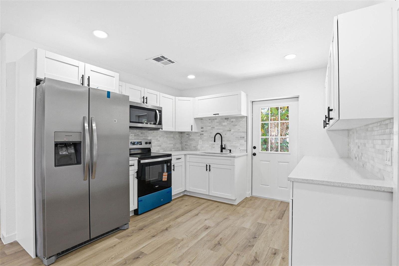 Image 19 of 53 For 6312 Lansdale Circle