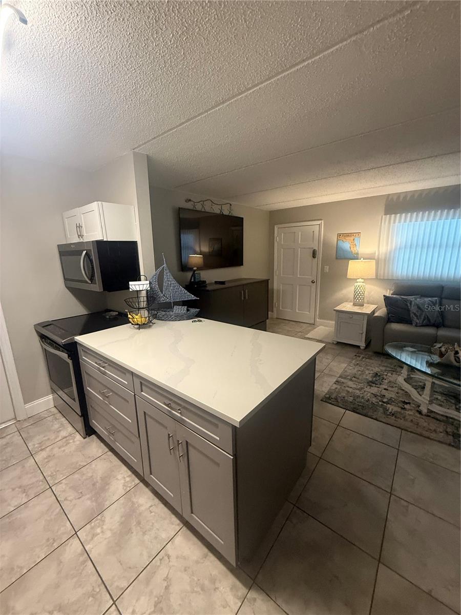 Image 14 of 35 For 12760 Indian Rocks Road 1024