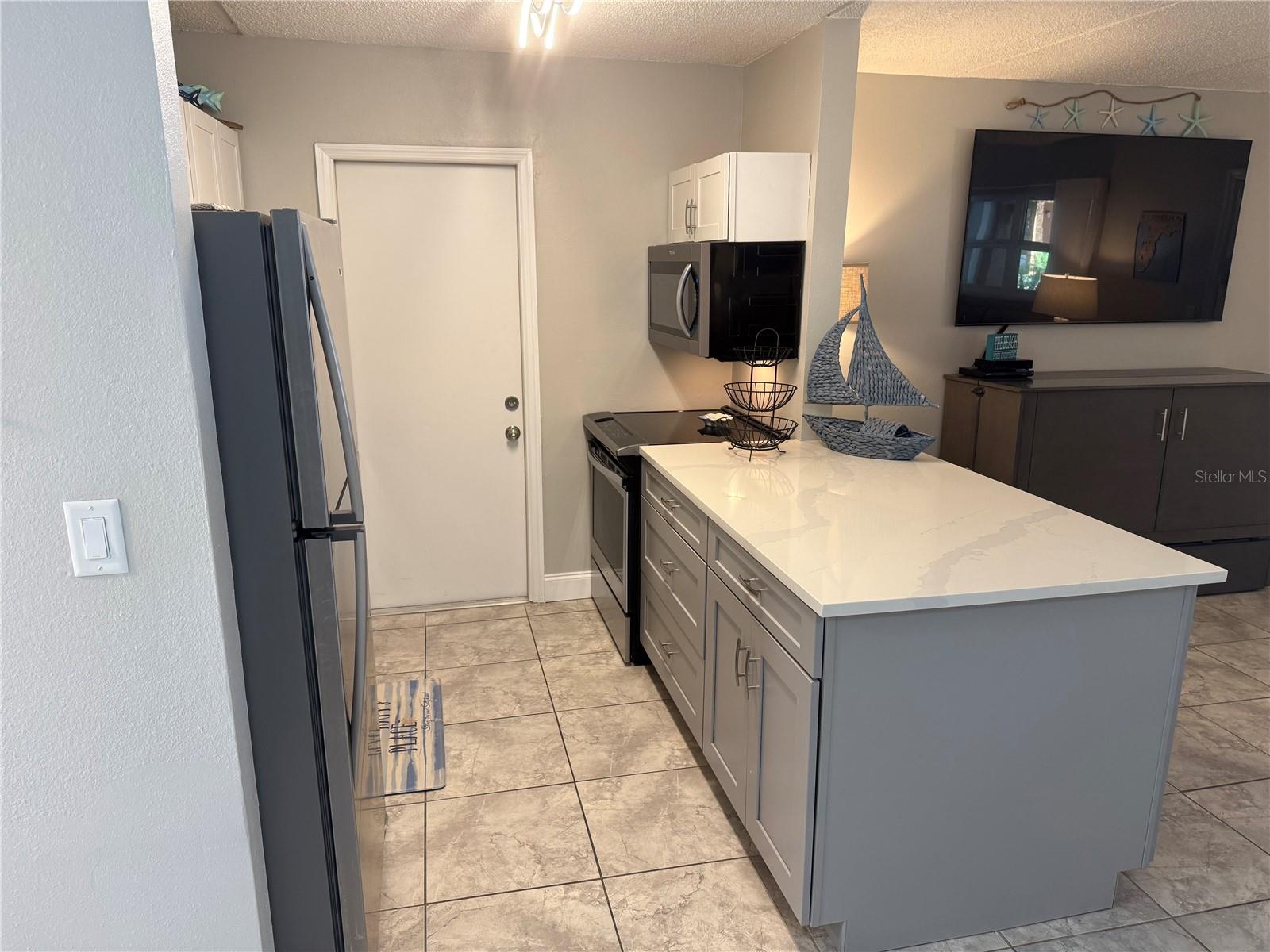 Image 17 of 35 For 12760 Indian Rocks Road 1024