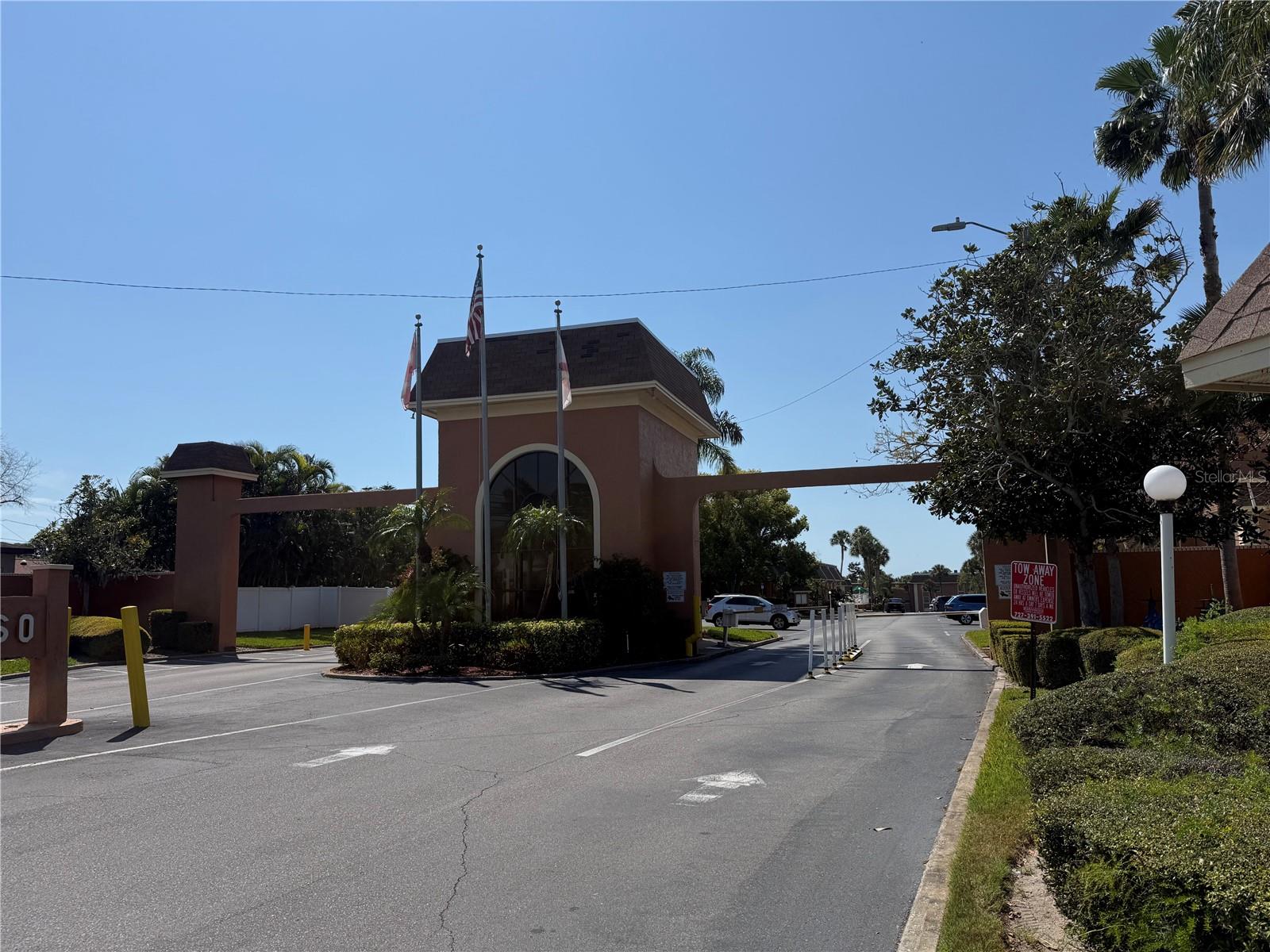 Image 2 of 35 For 12760 Indian Rocks Road 1024