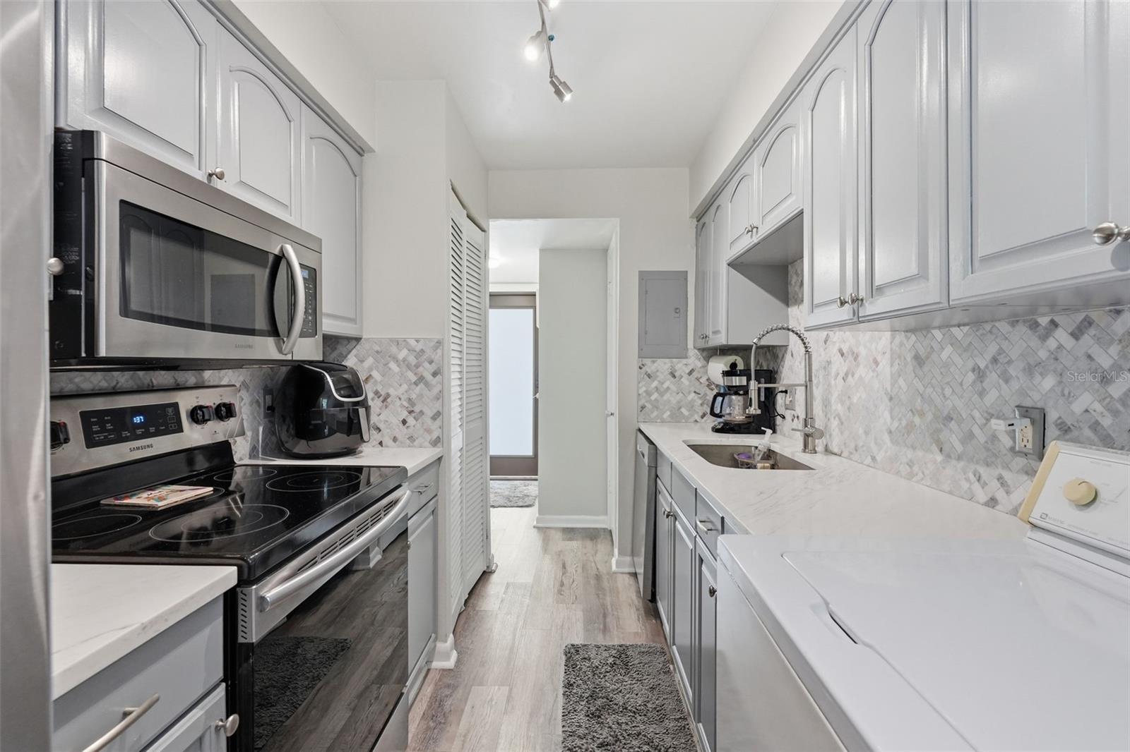 Image 10 of 38 For 501 Bay Drive 202