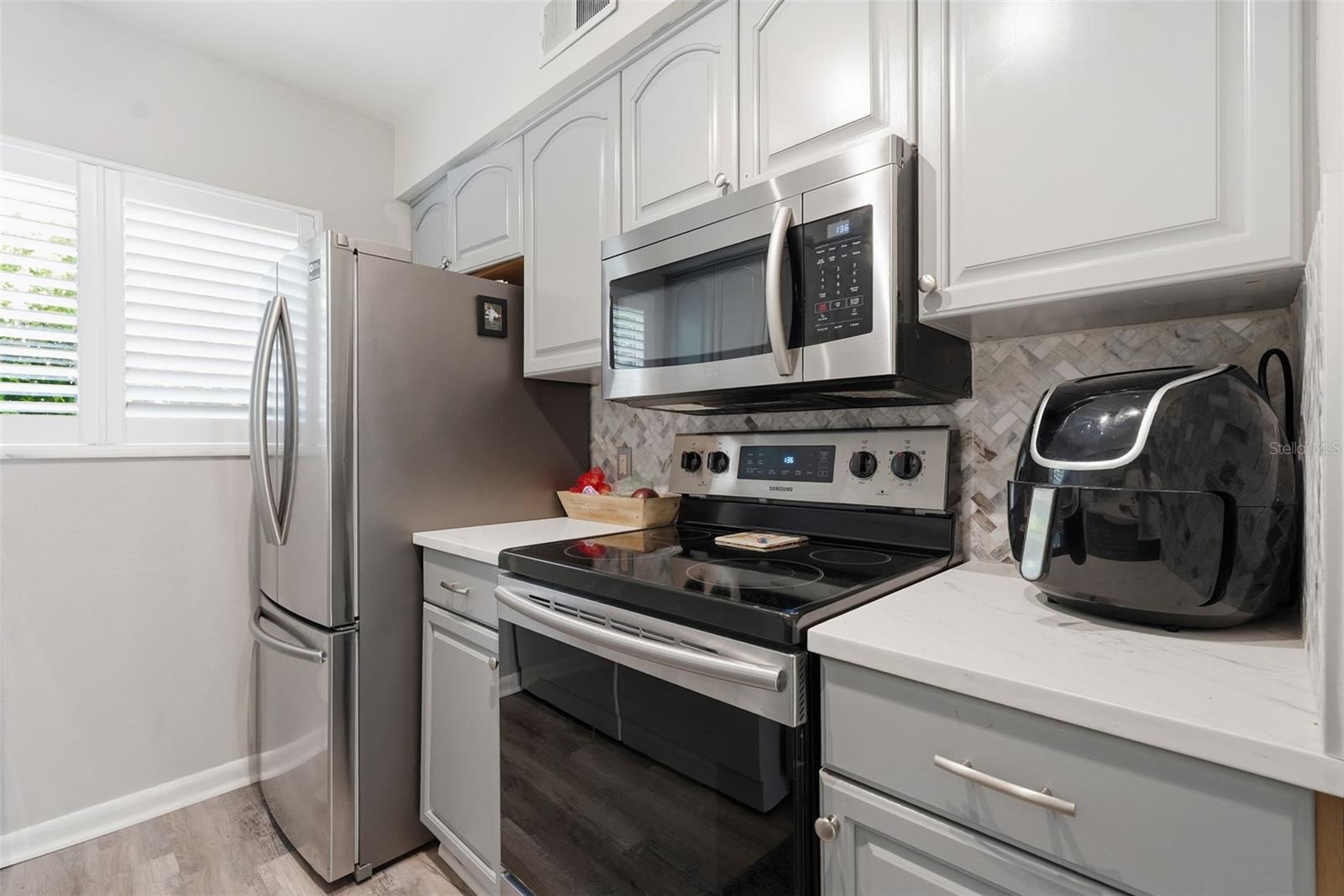 Image 12 of 38 For 501 Bay Drive 202