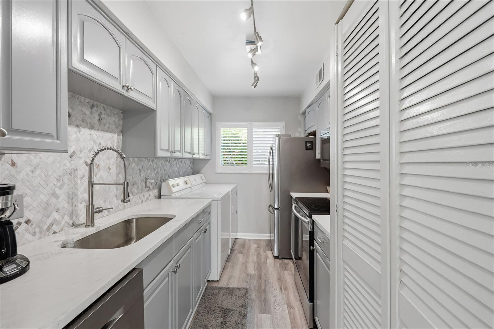 Image 14 of 38 For 501 Bay Drive 202