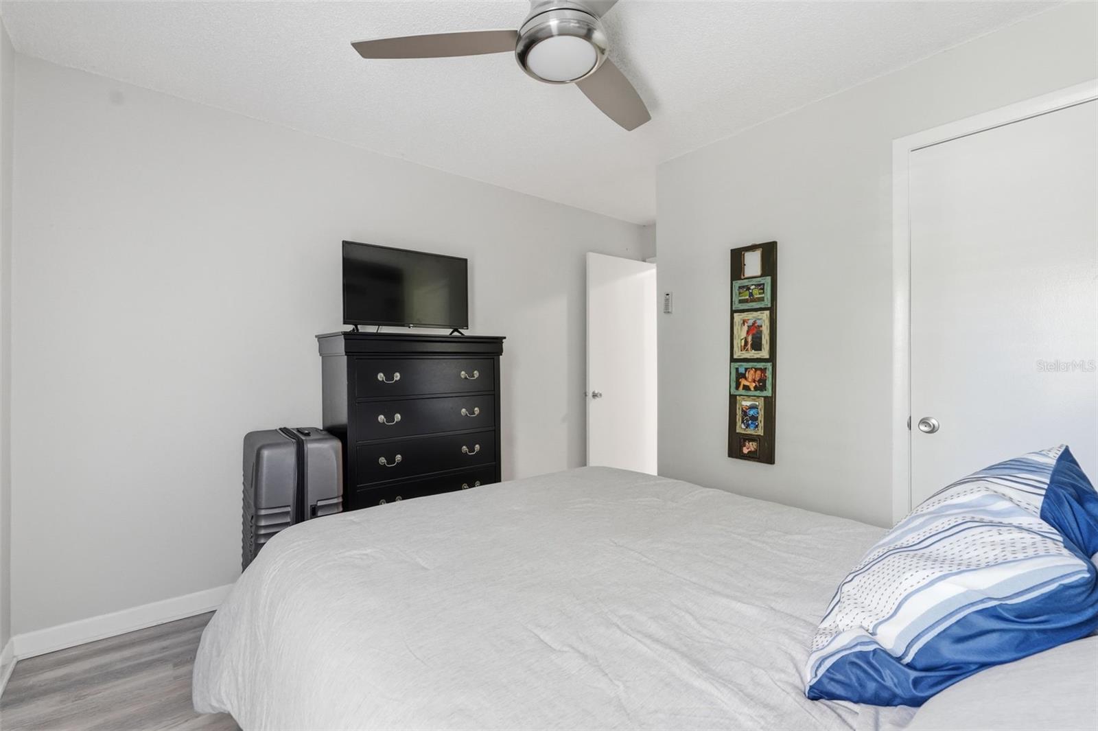 Image 17 of 38 For 501 Bay Drive 202