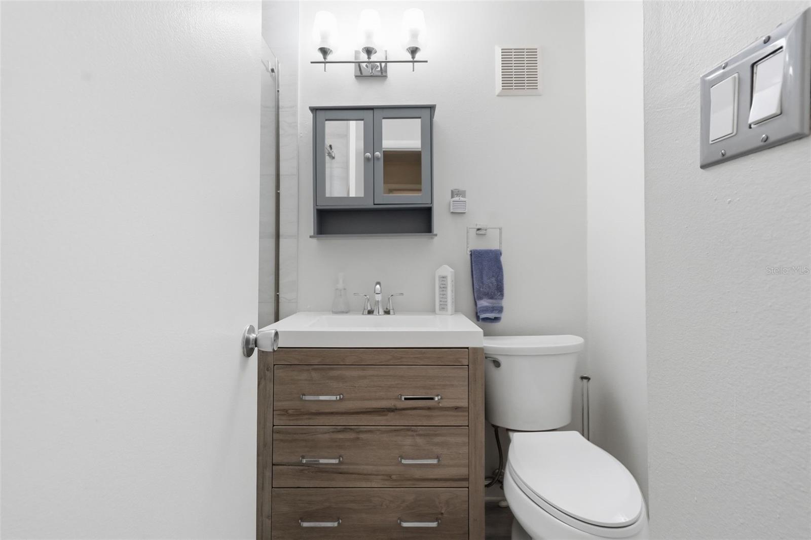 Image 22 of 38 For 501 Bay Drive 202