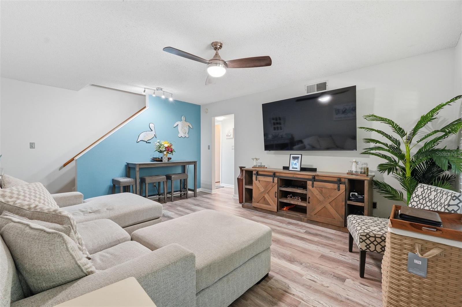 Image 6 of 38 For 501 Bay Drive 202