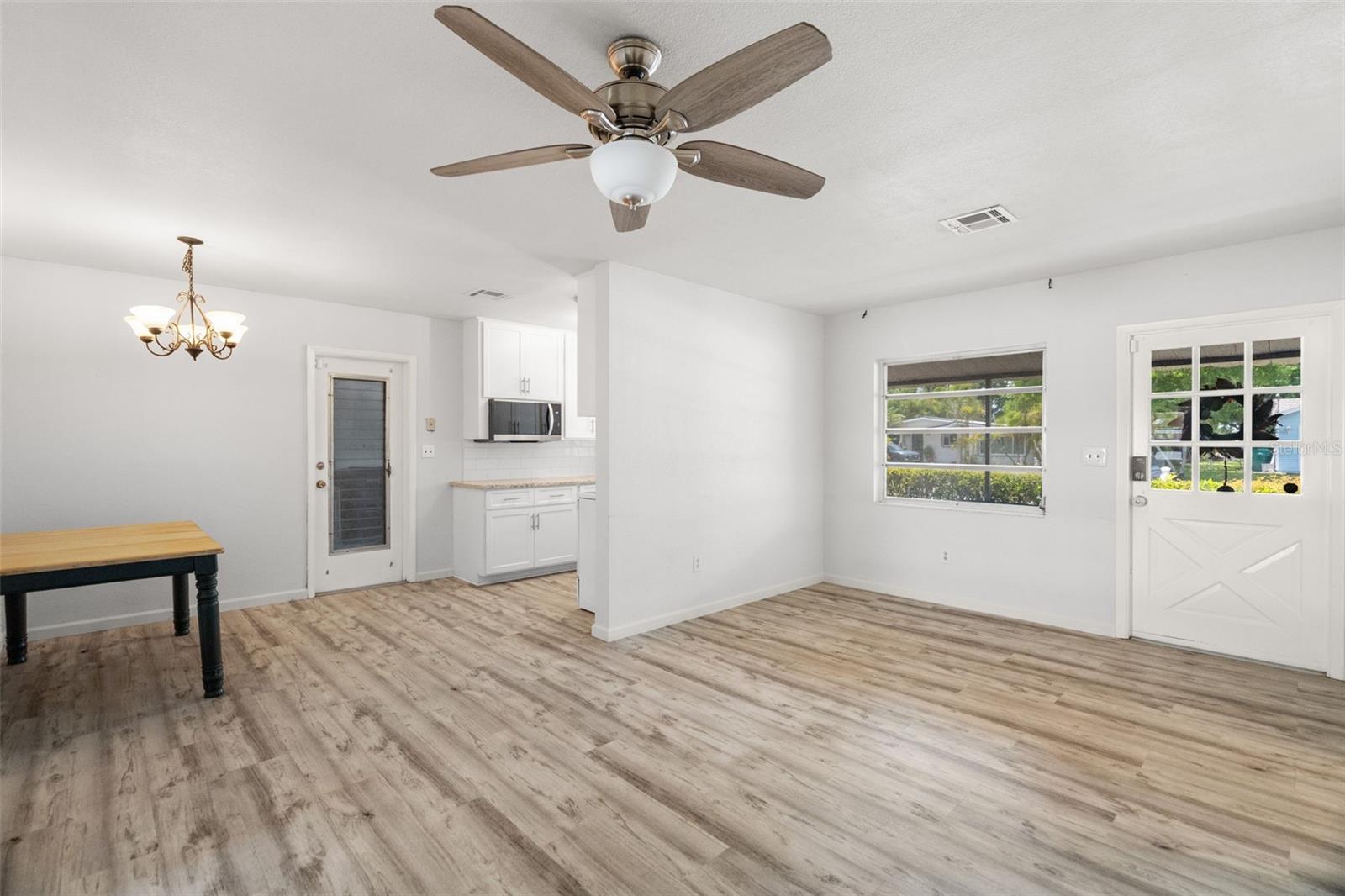 Image 12 of 37 For 2027 Valencia Way E