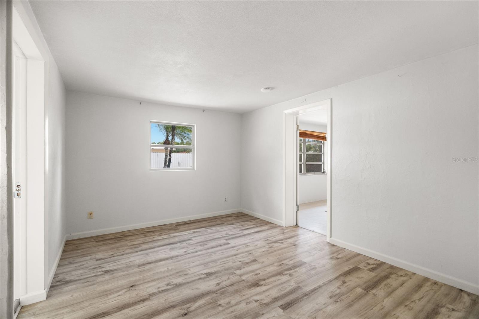 Image 15 of 37 For 2027 Valencia Way E