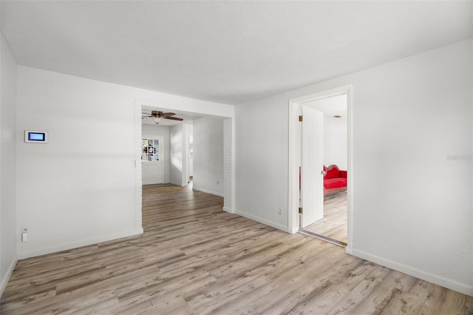 Image 16 of 37 For 2027 Valencia Way E