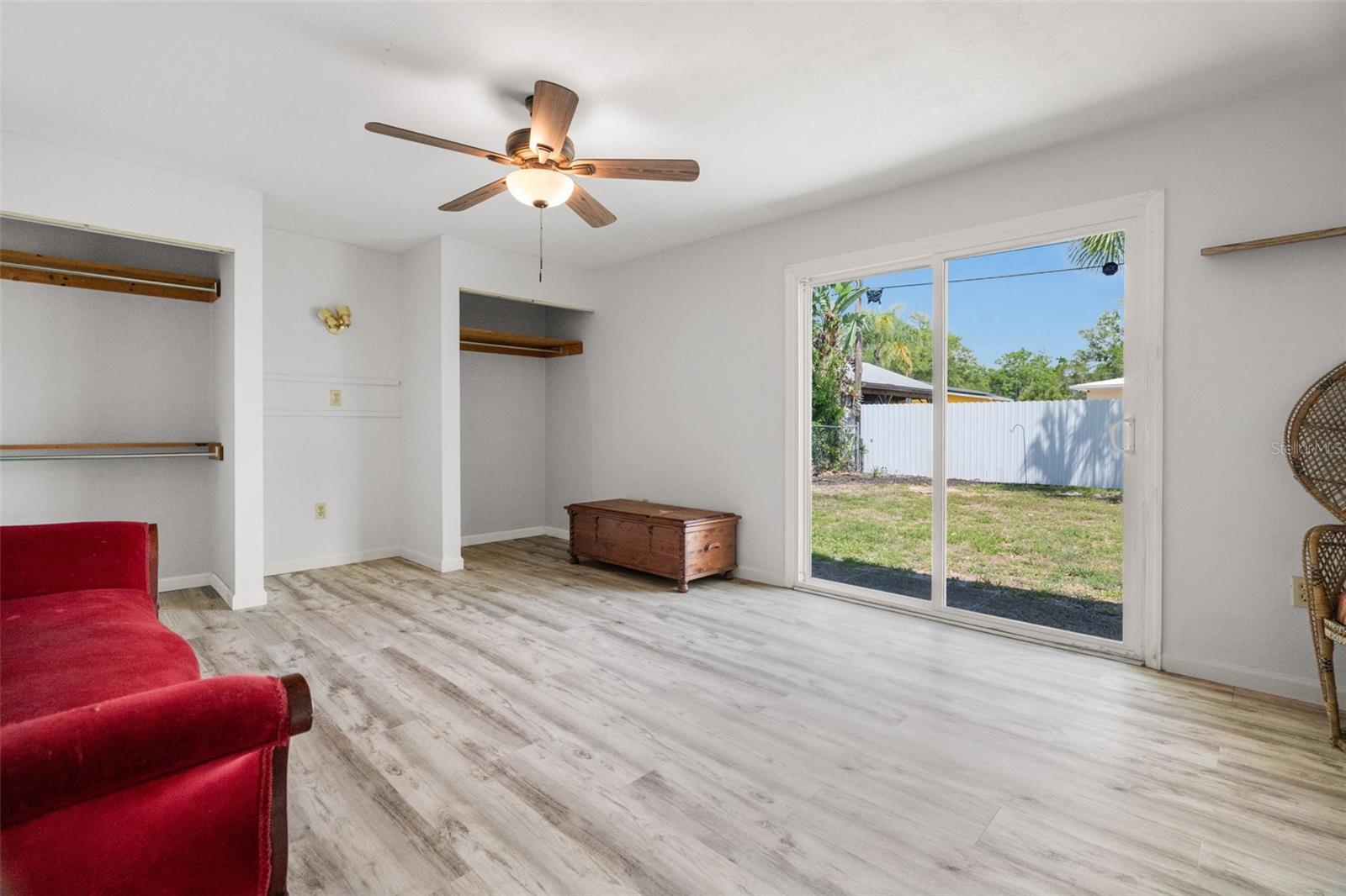 Image 17 of 37 For 2027 Valencia Way E