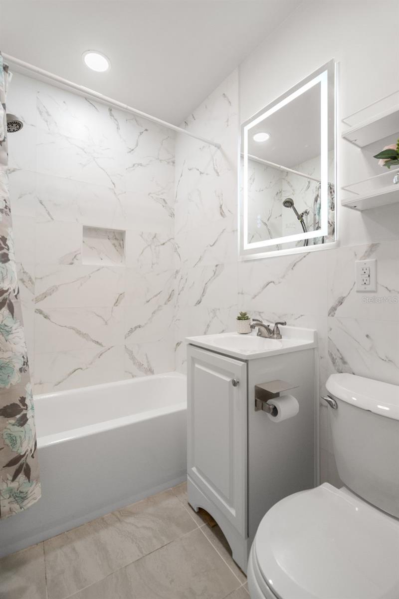 Image 21 of 37 For 2027 Valencia Way E