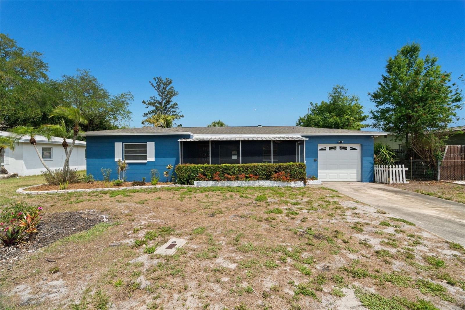 Image 27 of 37 For 2027 Valencia Way E