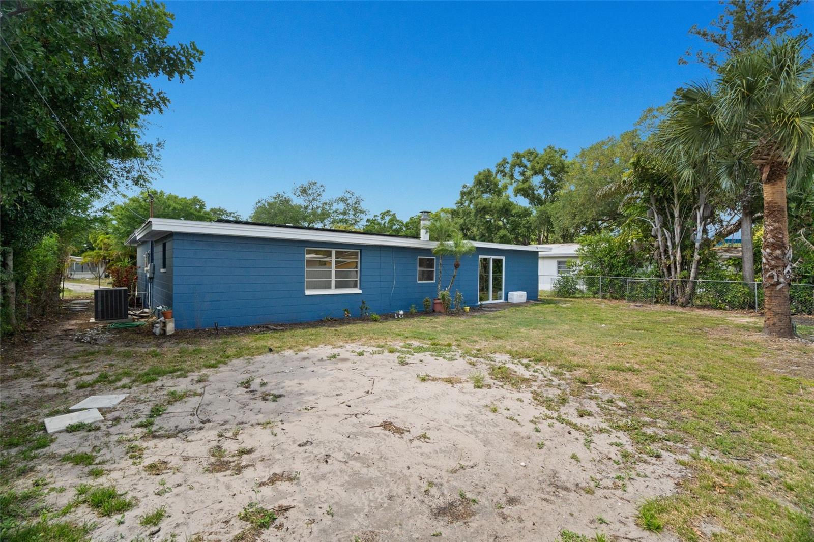 Image 32 of 37 For 2027 Valencia Way E