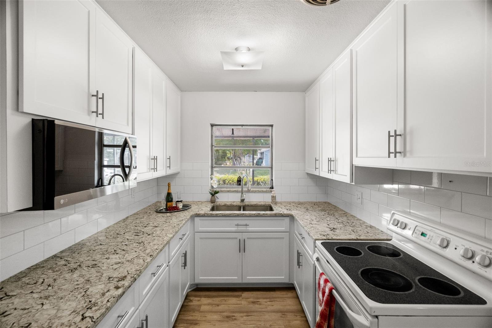 Image 6 of 37 For 2027 Valencia Way E