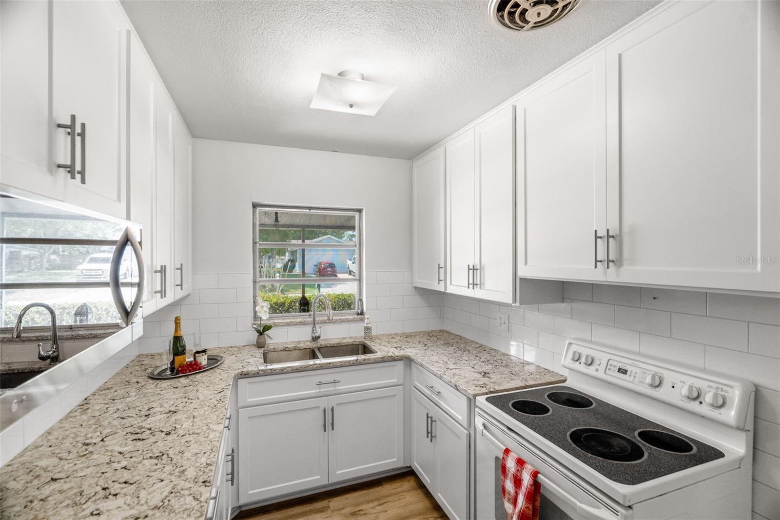 Image 7 of 37 For 2027 Valencia Way E