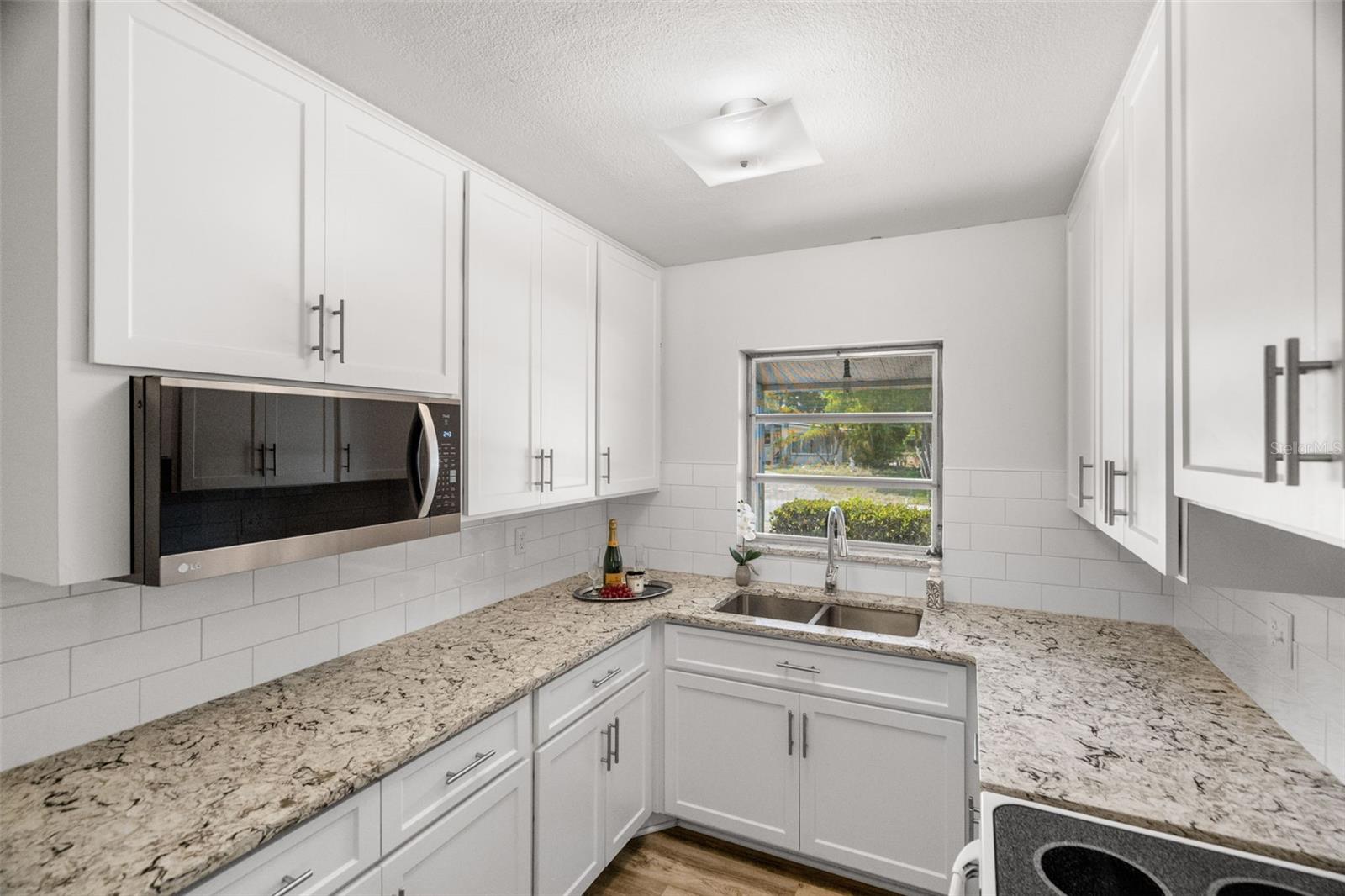 Image 9 of 37 For 2027 Valencia Way E