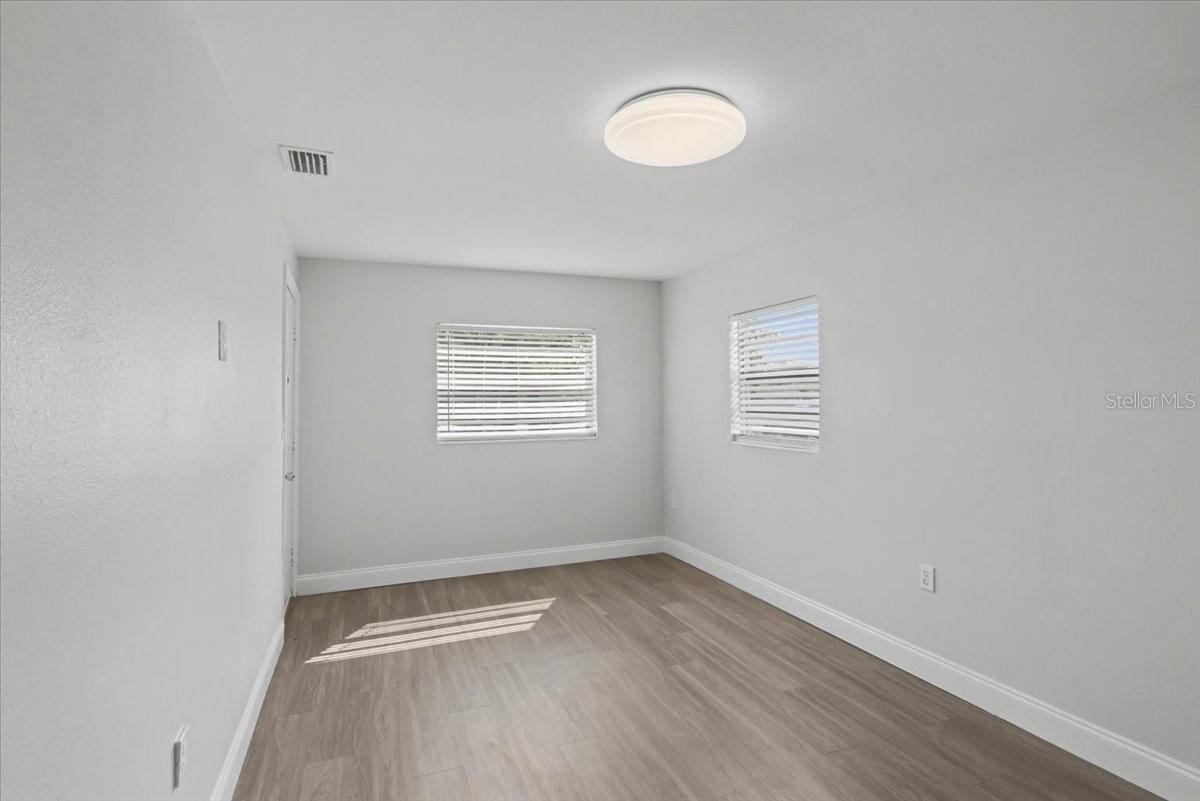 Image 23 of 47 For 7513 Morton Street